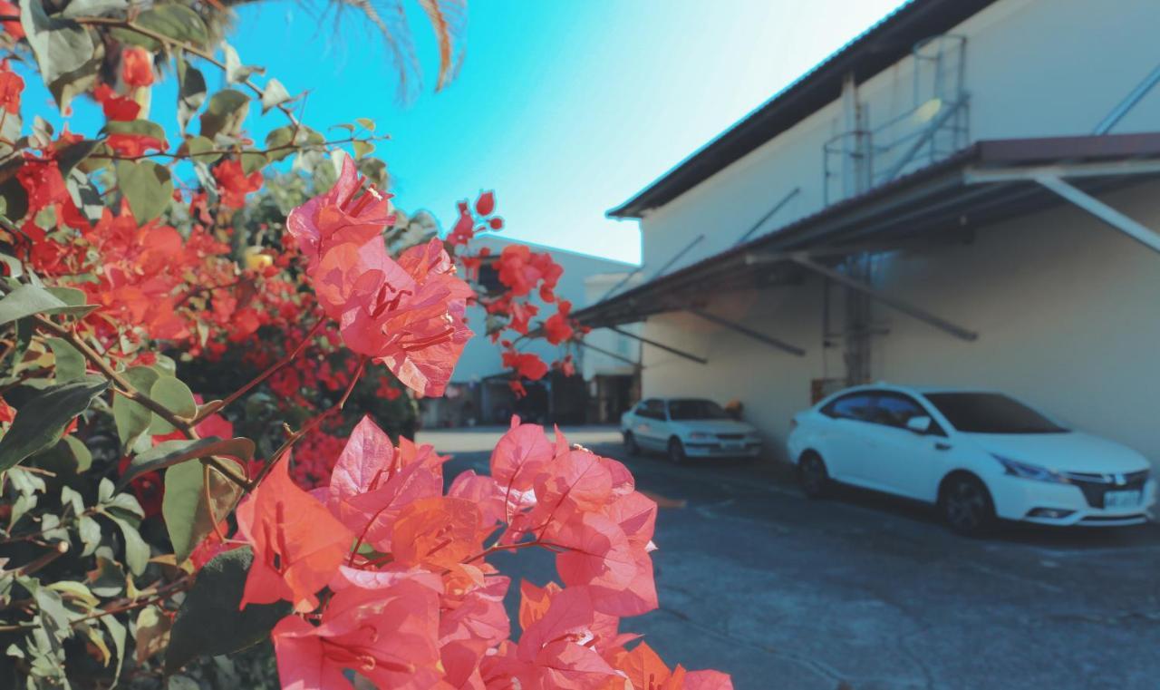 Go Shine Motel Pingtung Kültér fotó