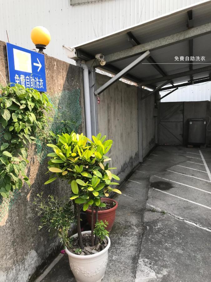 Go Shine Motel Pingtung Kültér fotó